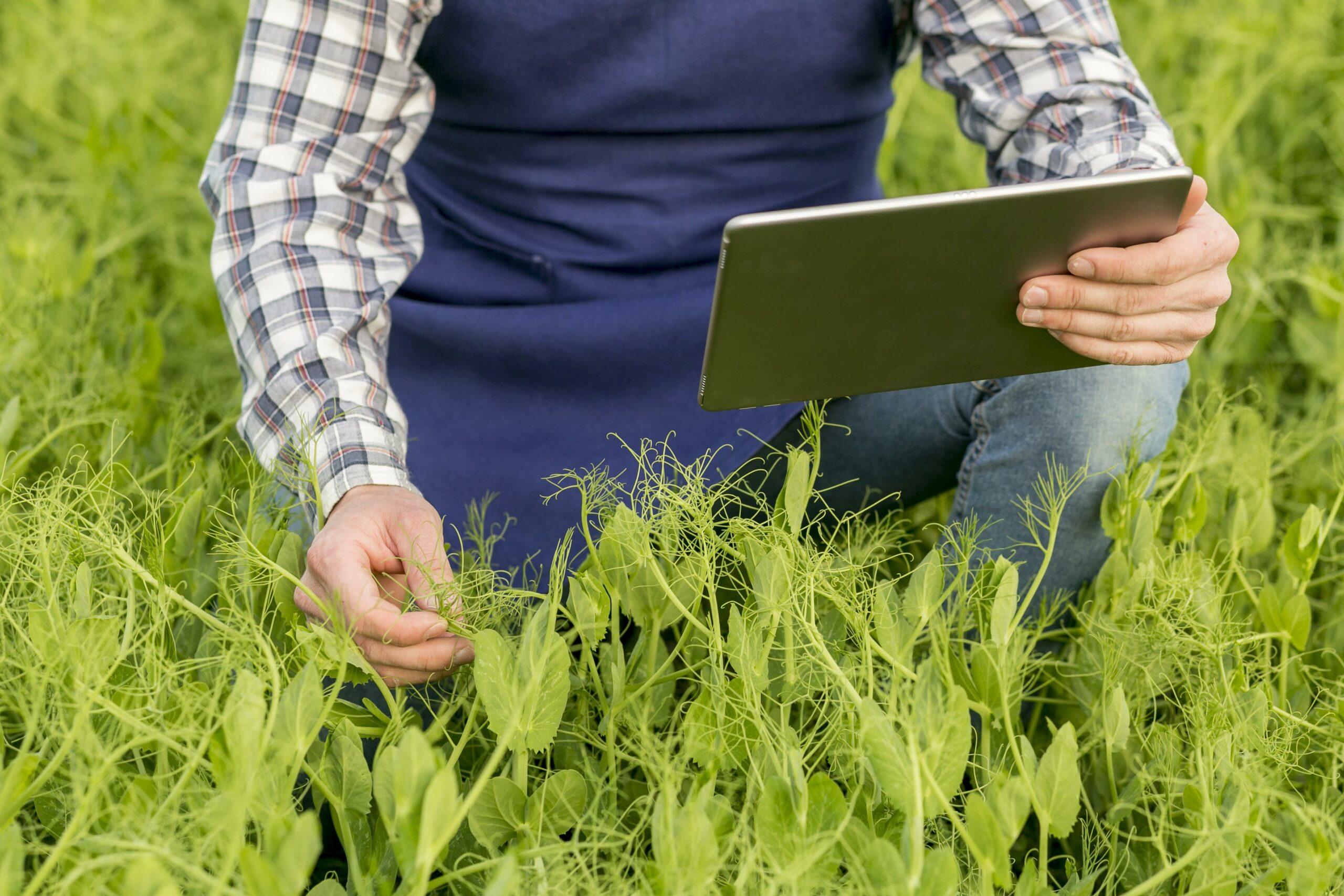 farmer-with-tablet-close-up